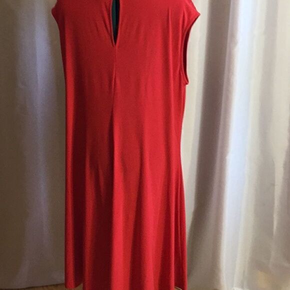 Sleeveless dress in red with built in necklace in size 2 X - Picture 9 of 13
